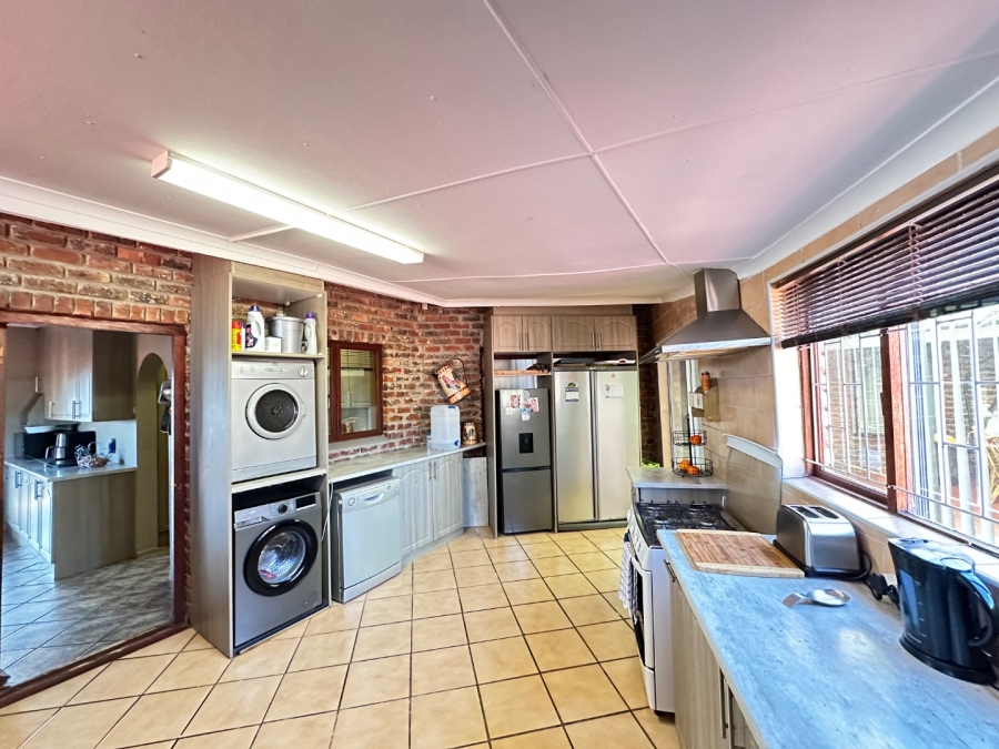 6 Bedroom Property for Sale in Heiderand Western Cape
